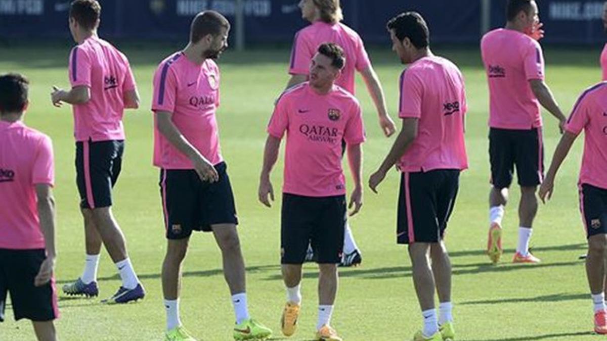 Messi con Piqué y Busquets en un entrenamiento