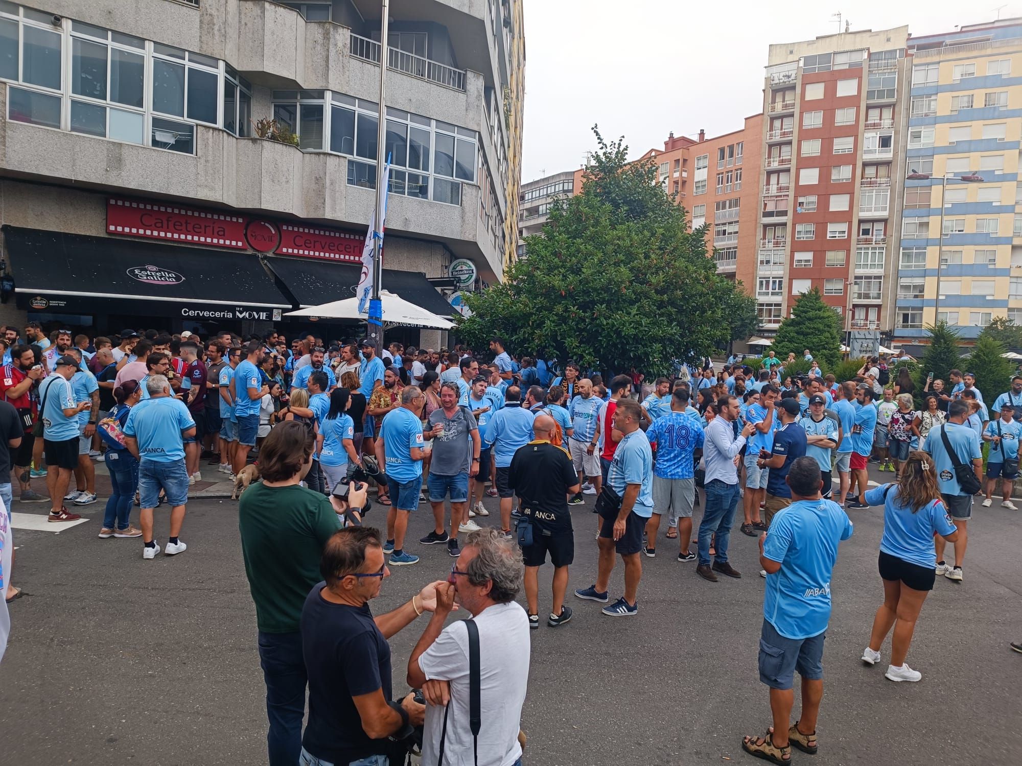 Marea celeste en Balaídos por el centenario