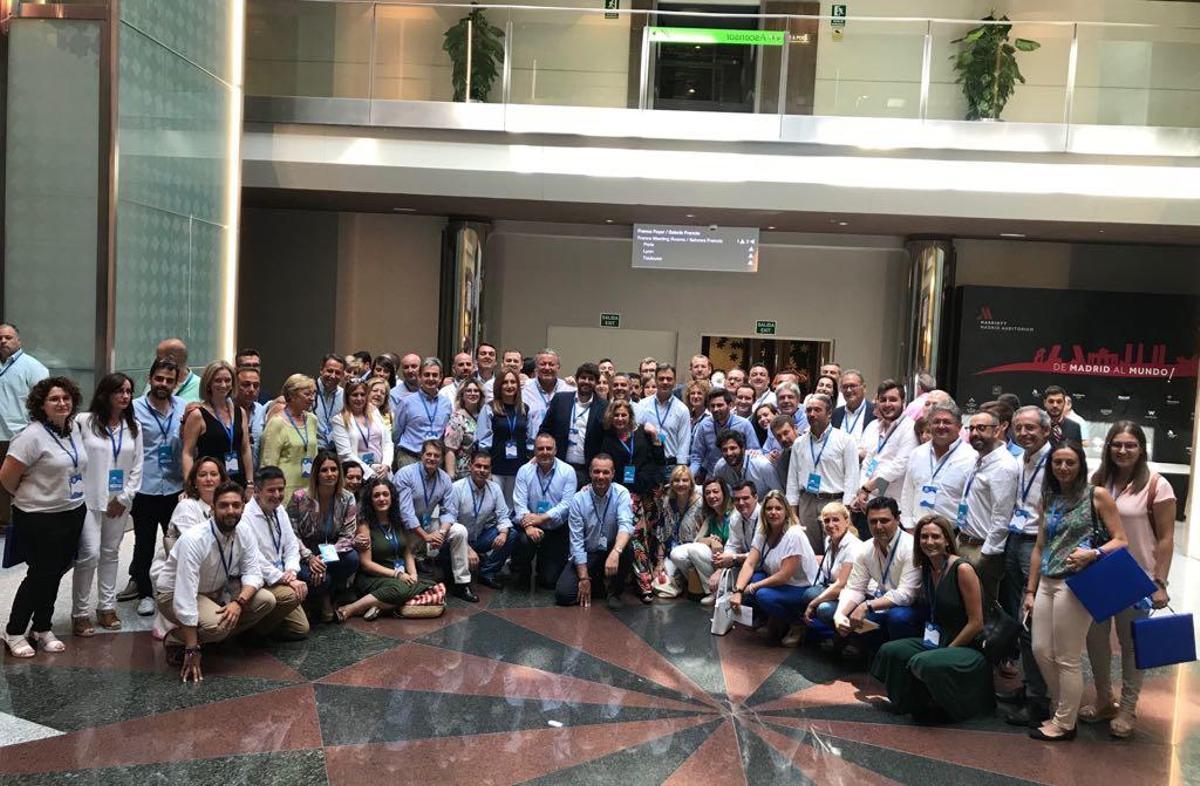 Miembros de la comitiva regional, con el presidente López Miras en el centro, durante la estancia en Madrid.