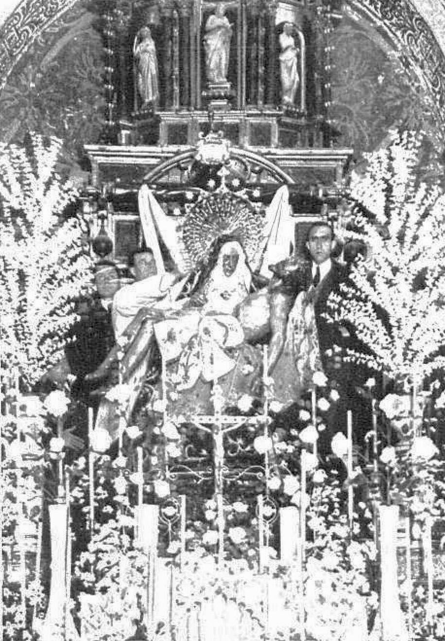 1925 Coronación de la virgen de las Angustias.jpg