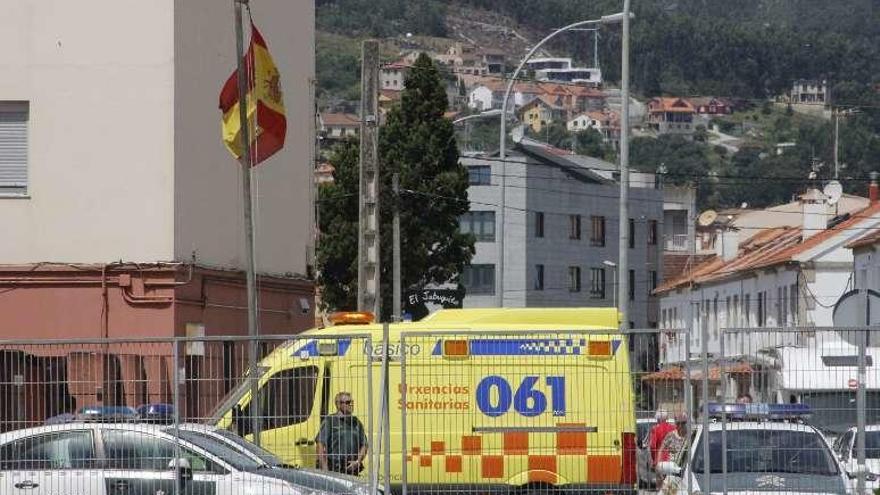 La ambulancia acudió a la llamada de la Guardia Civil. // Santos Álvarez