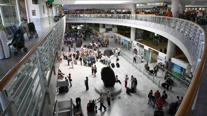 Detienen a un hombre en el aeropuerto de Lanzarote por transportar en su cuerpo 86 bellotas de cocaína