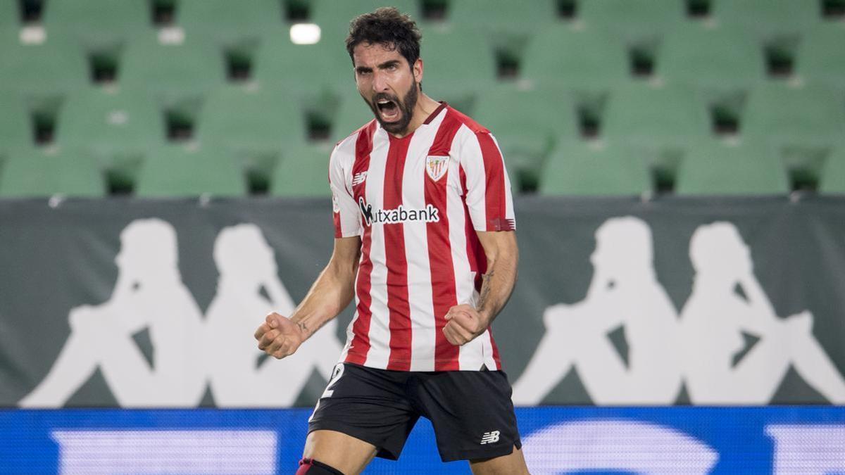 Raúl García celebra un gol con el Athletic Club en Bilbao.