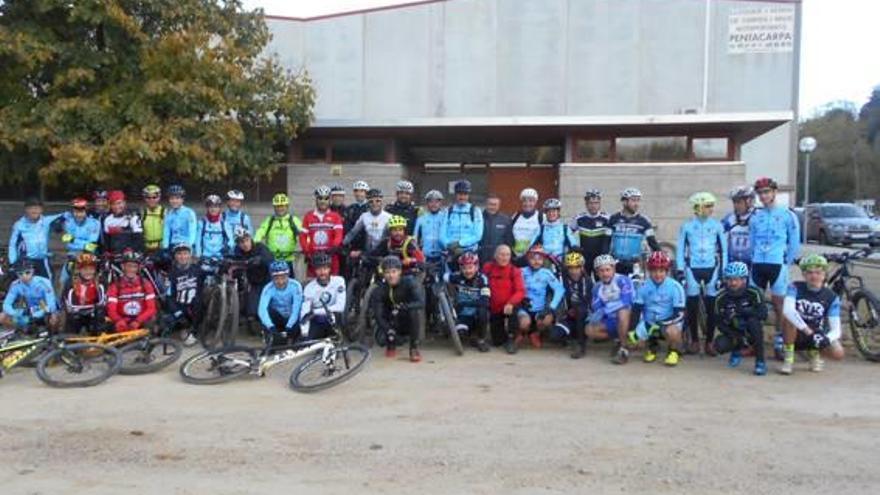 El BTT Fornells tanca amb una pedalada la temporada