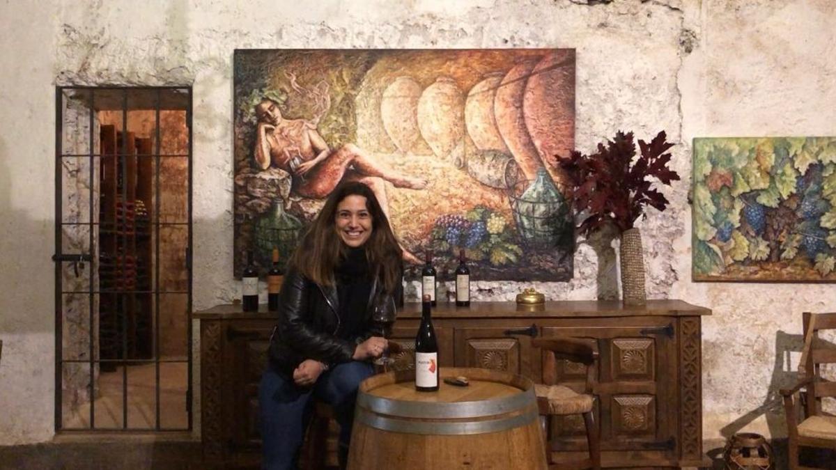 María José López en la bodega de Requena