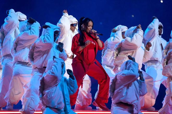 Así ha sido la espectacular actuación de Rihanna en la Super Bowl