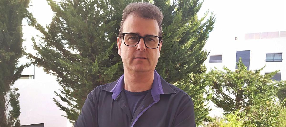 Óscar L. Figueruelo Burrieza es maestro y reside en Ibiza desde hace 20 años.
