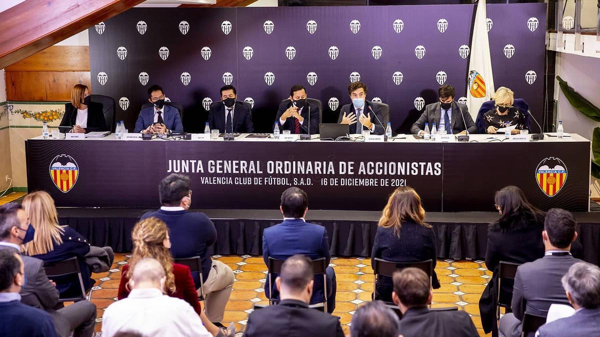 Una imagen de la Junta General de Accionistas del Valencia, en diciembre  de 2021