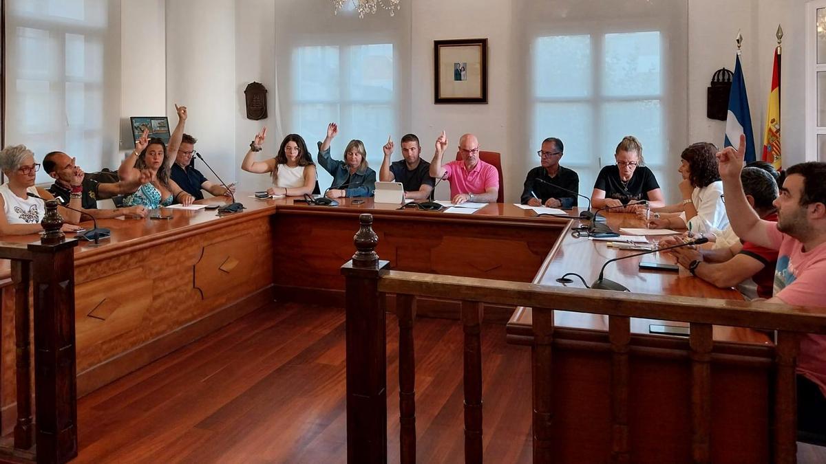 Un momento del pleno extraordinario celebrado este jueves en el Concello de Bueu.