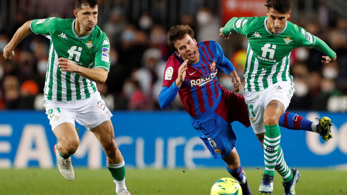 Riqui Puig, ante el Betis