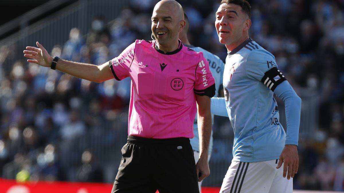 González Fuertes y Aspas, durante un partido en Balaídos.