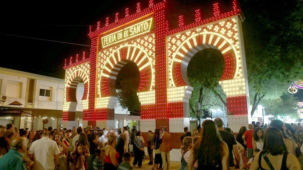 La portada de la Feria de El Santo de Montilla evoca los arcos de la Puerta de Aguilar.