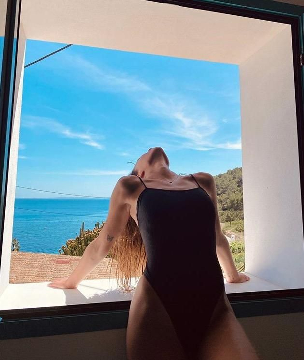 Aitana estrena bañador negro de Ônne Swimwear