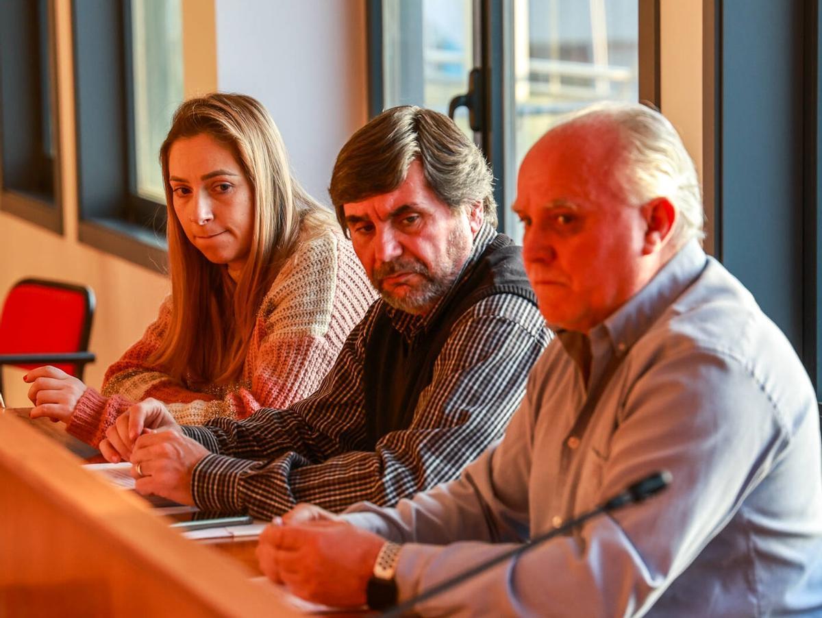 Frieiro y otros concejales en un pleno.