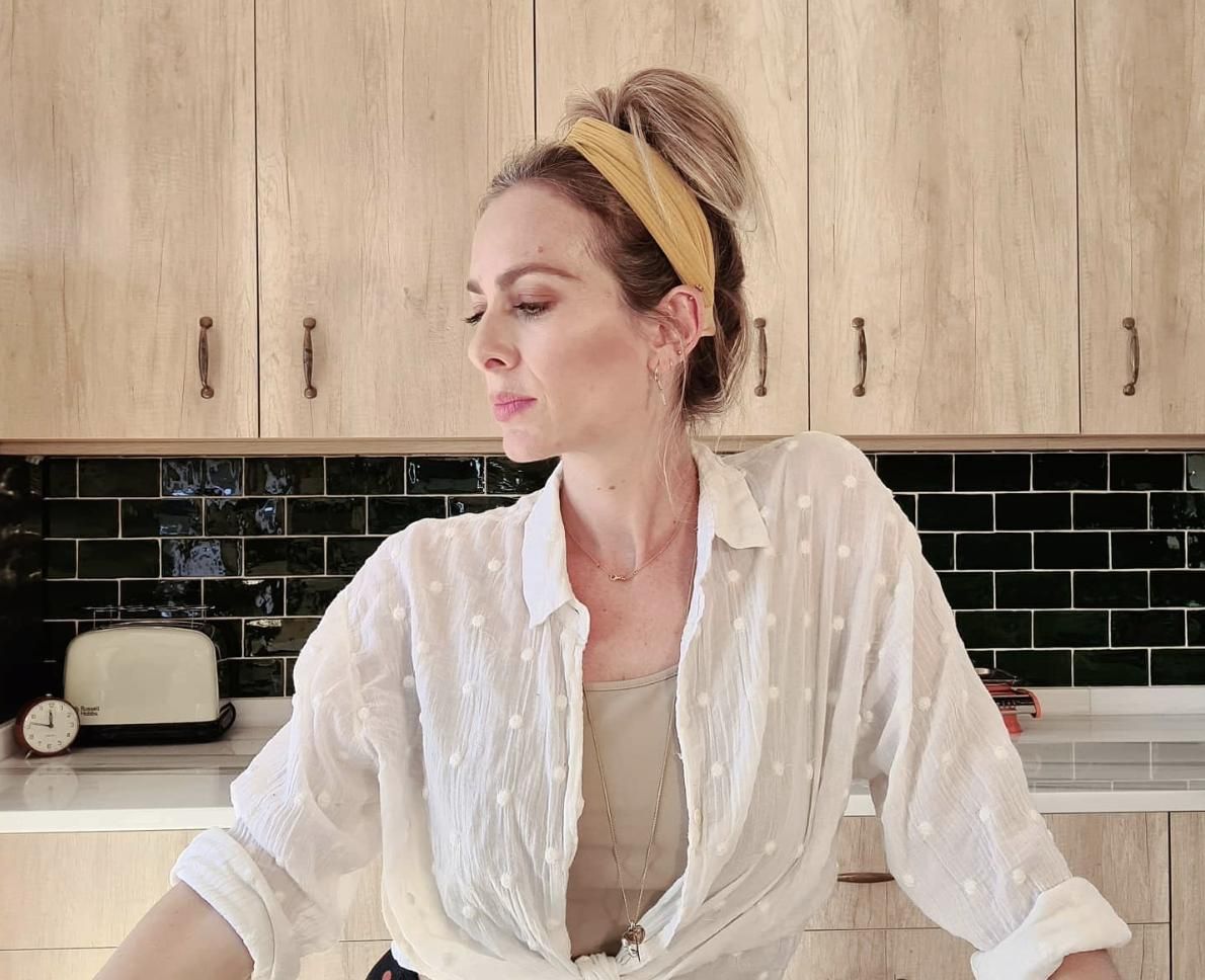 En la cocina de Kira Miró encontramos azulejos que aportan color