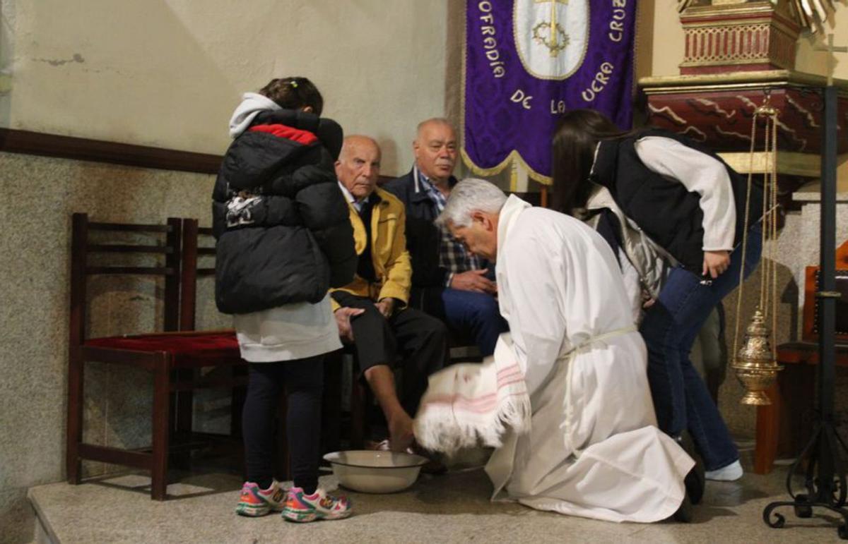 El lavatorio de los pies y el Monumento de Santa Colomba