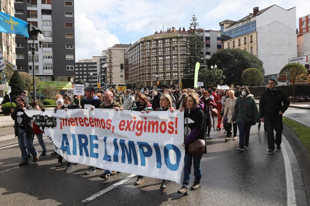 Manifestación en las calles de Gijón contra la contaminación en Asturias