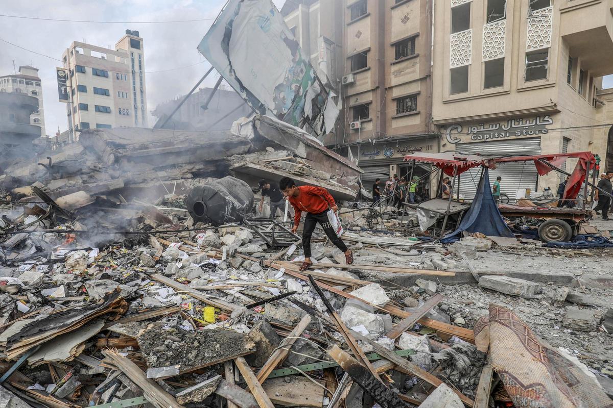 Destrucción en Khan Yunis, en la Franja de Gaza, tras bombardeos israelís