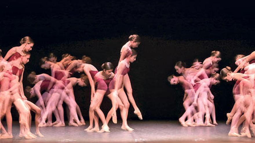 La danza infantil reina  en el Xesc Forteza