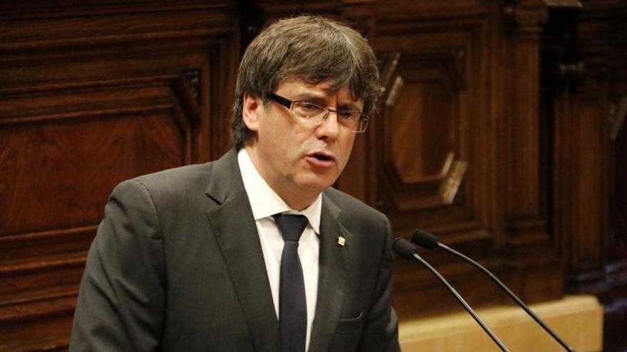 Carles Puigdemont, a la tribuna del Parlament.