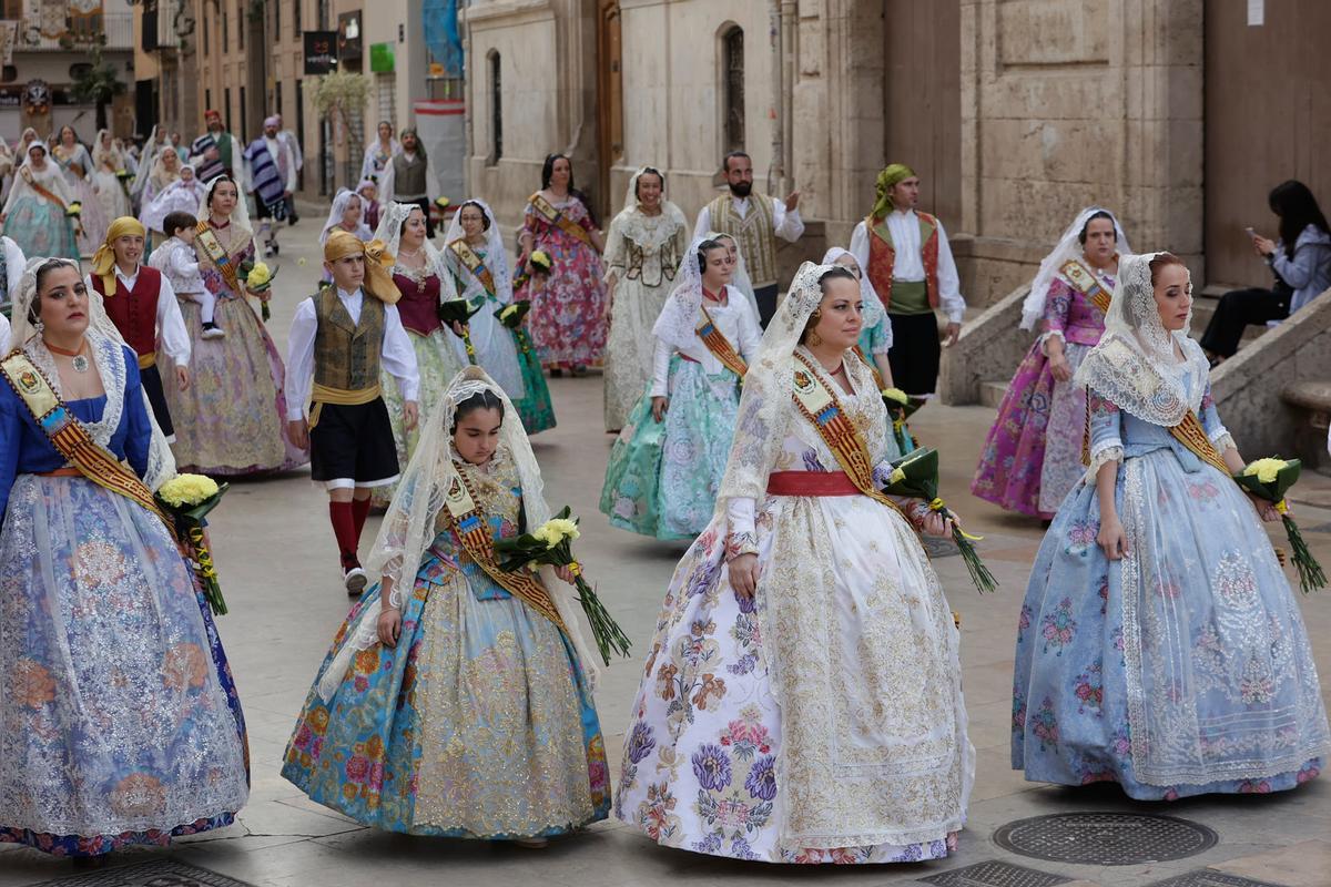 Todas las fotos de la Ofrenda del 18 de marzo por la calle San Vicente hasta la 17:30 horas Todas las fotos de la Ofrenda del 18 de marzo por la calle San Vicente hasta la 17:30 horas