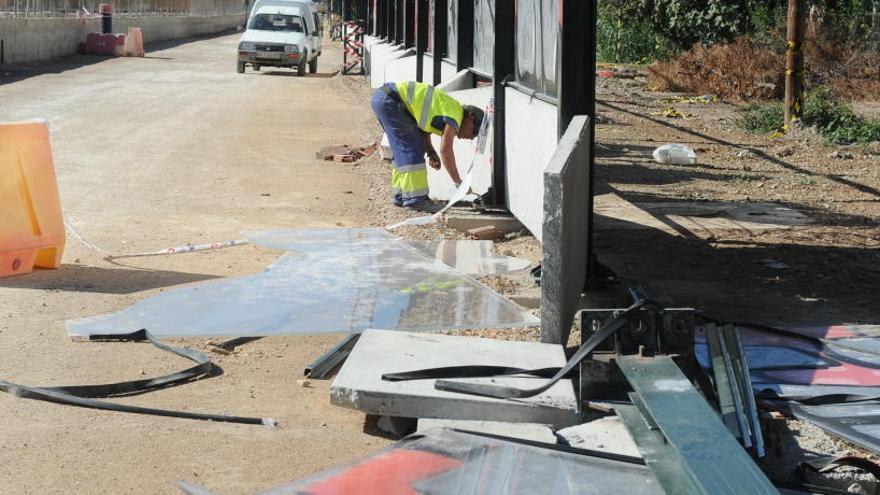 Destrozos y vandalismo en las pantallas.