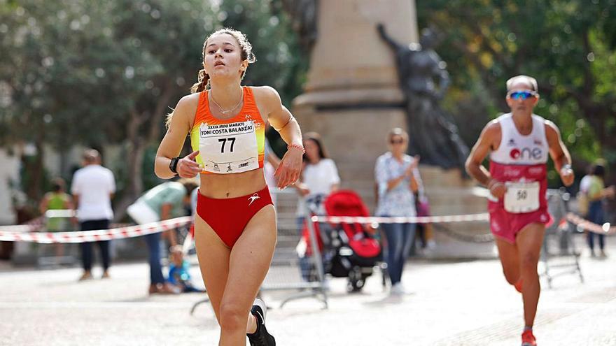 Aroa Manzano, vencedora en la cita absoluta femenina, en plena acción.