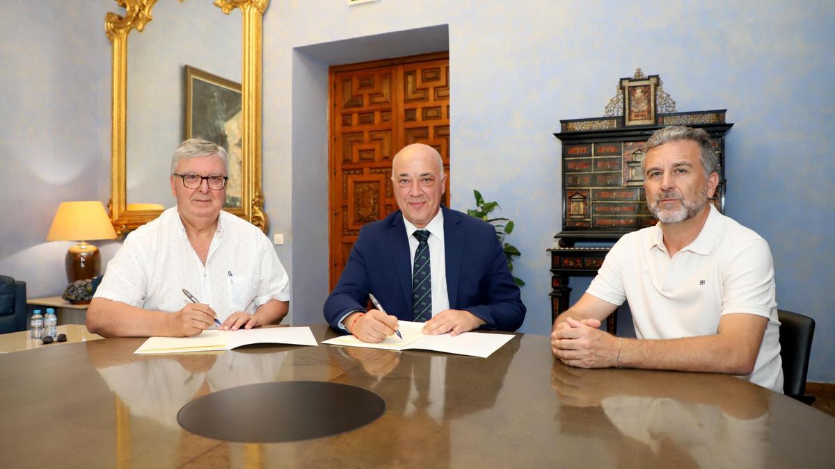 Firma del acuerdo de colaboración entre la Diputación de Córdoba y la asociación UPA.