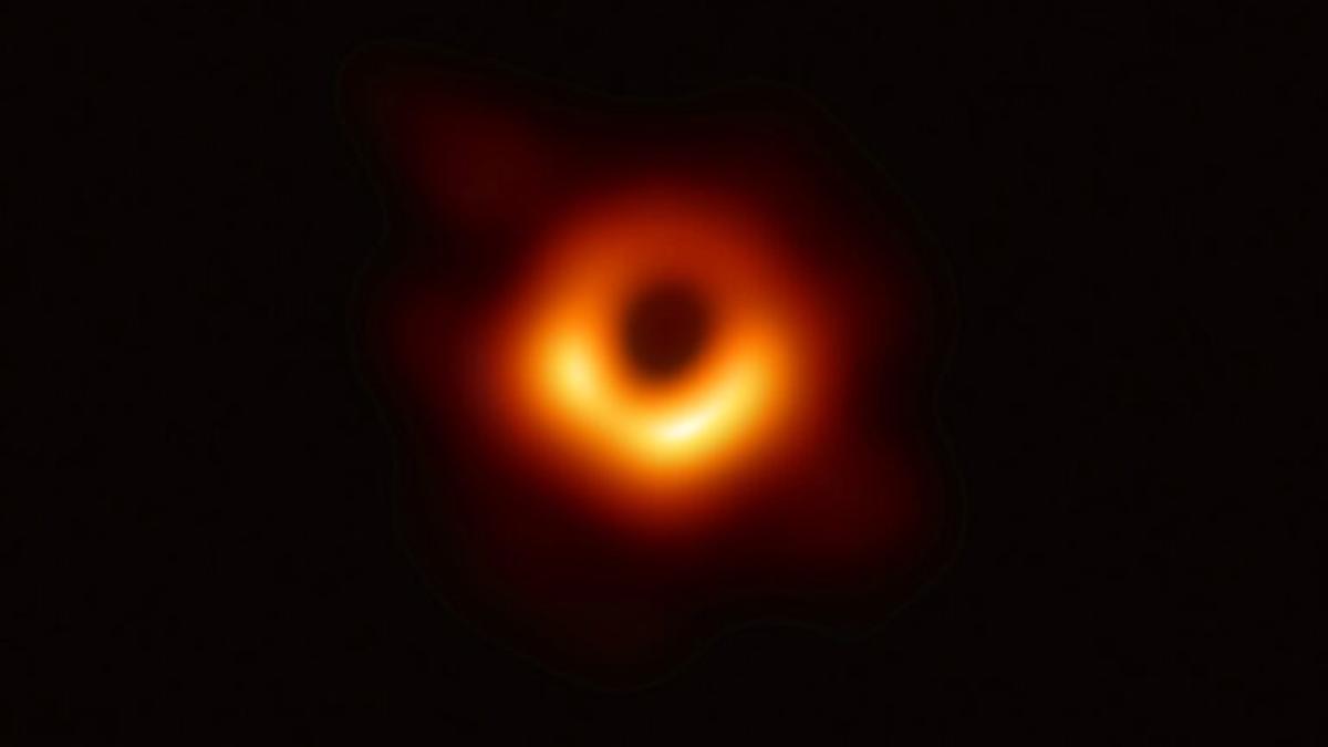 Descubren cómo nace un agujero negro supermasivo