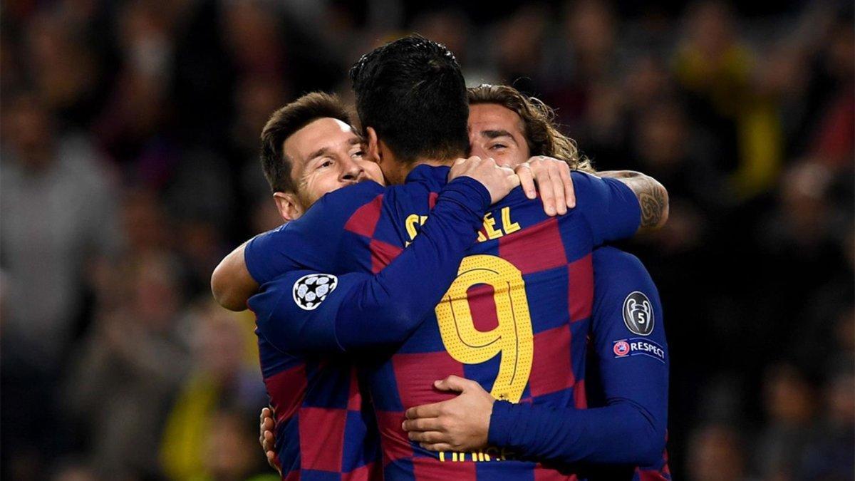 Leo Messi, Luis Suárez y Antoine Griezmann celebran un gol del Barça frente al Borussia Dortmund en la Champions 2019/20