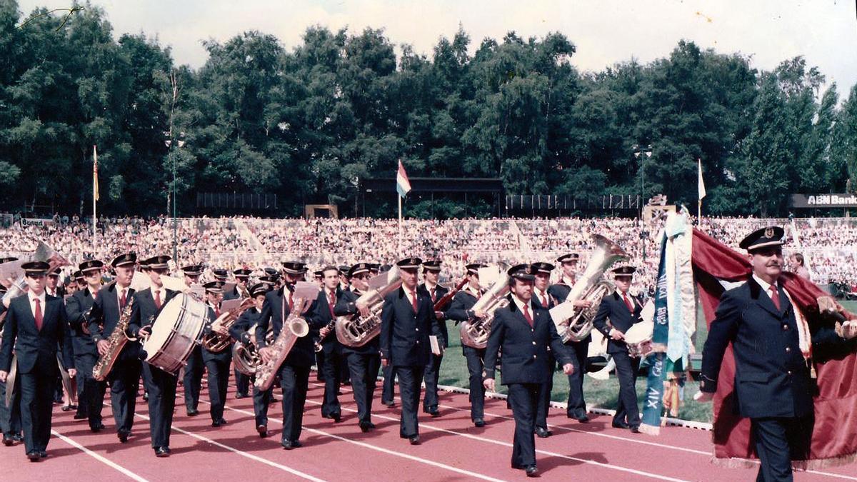 Desfile de la banda de la Societat Filharmònica Alteanense en el certamen de Kerkrade de 1985