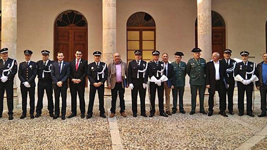 Acto en el claustro del palacio de los Condes de Requena con motivo de la fiesta de la Policía Local.