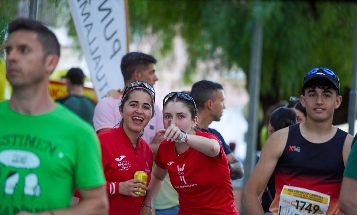 Dos atletas del CAX Xàtiva en una carrera.