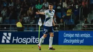 El CD Tenerife tiene una opción unilateral sobre Arcos y Adri Pérez