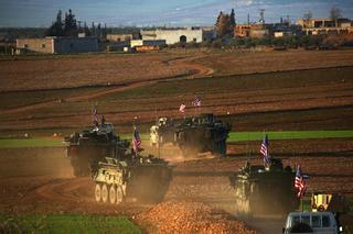 Tanques estadounidenses protegen la ciudad de Manbij en el norte de Siria