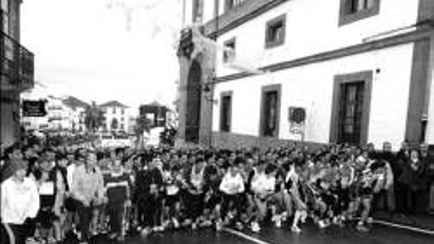 La lluvia baja la participación en la San Silvestre sin deslucirla