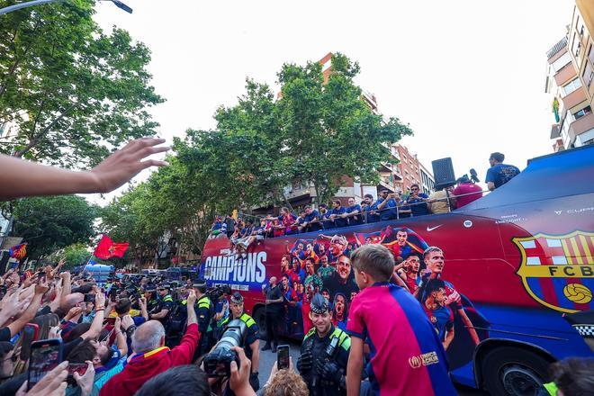 ¡De locos! Las mejores imágenes de una ciudad entregada al Barça