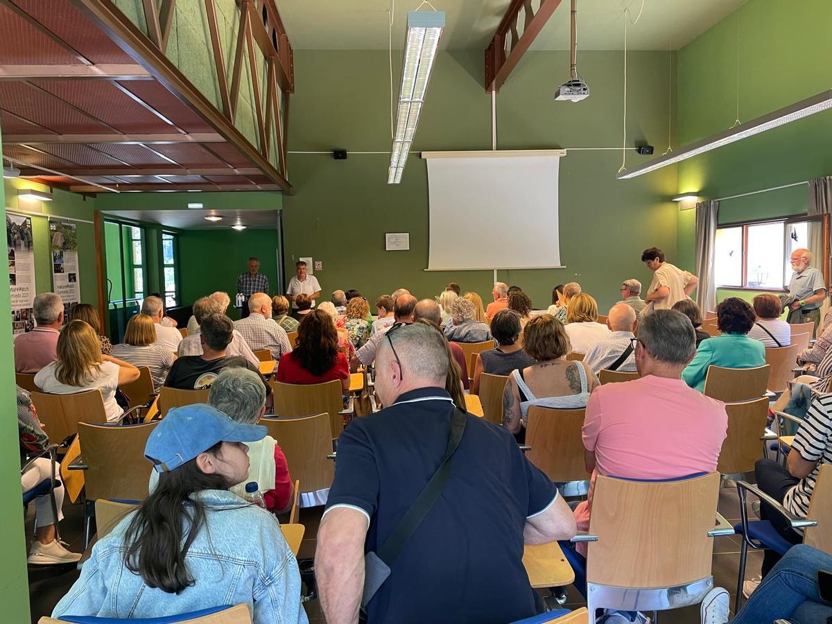 En imágenes: Mucho público en Somiedo en el encuentro de las "polas" asturianas y leonesas