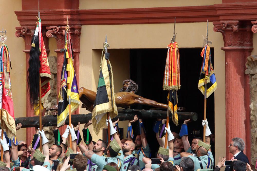 Tras desembarcar en el puerto de Málaga, la Compañía de Honores de la X Bandera del Tercio 'Alejandro Farnesio', IV protagoniza uno de los momentos más intensos de la Semana Santa de Málaga