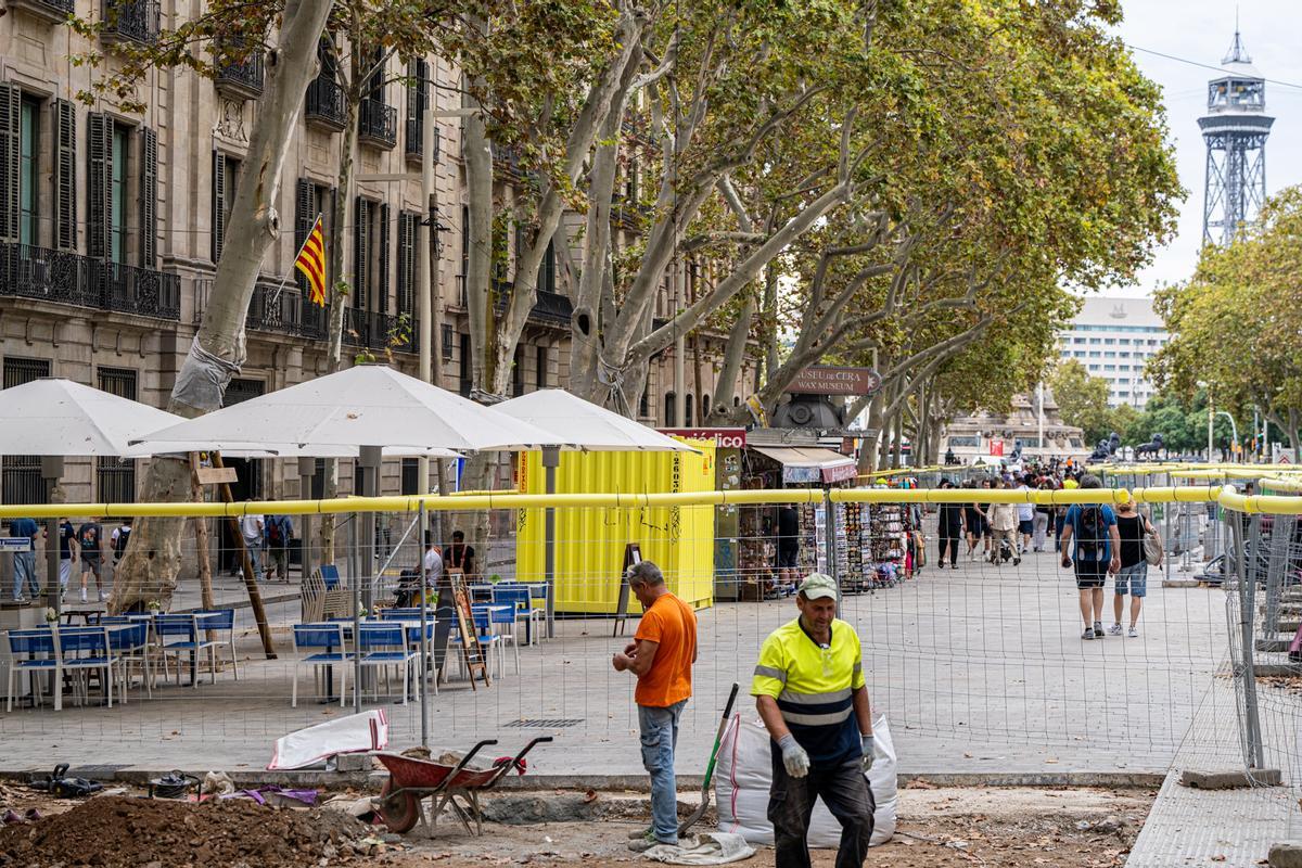 La terraza del restaurante 700 Millas, la única en la Rambla que cuenta con el nuevo mobiliario unificado. La terraza del restaurante 700 Millas, la única en la Rambla que cuenta con el nuevo mobiliario unificado.