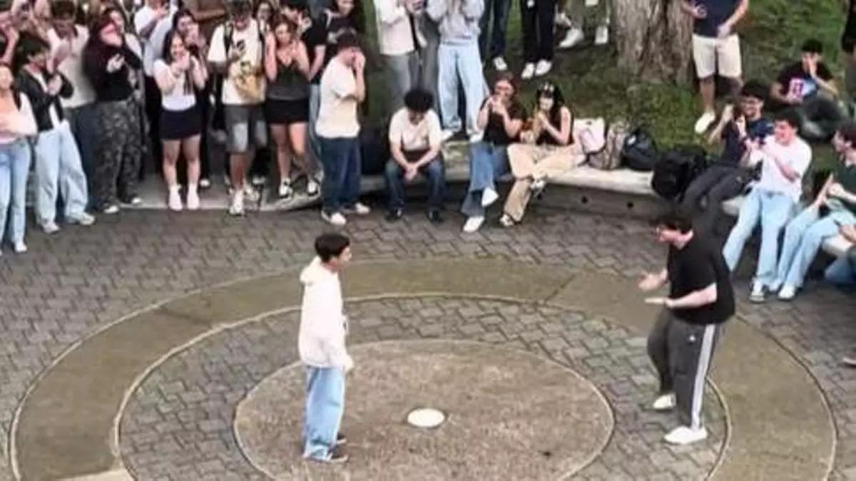 Imagen de una batalla de 'farmear aura'.