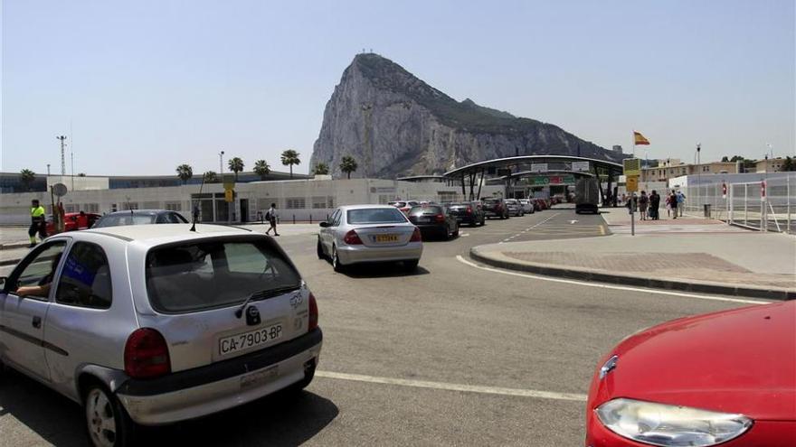 Trabajadores españoles en Gibraltar piden reunirse con Picardo y Susana Díaz