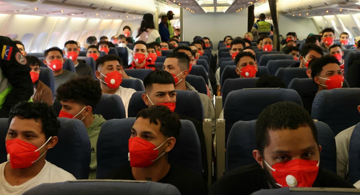 Casi 200 venezolanos deportados por EEUU son retornados a su país