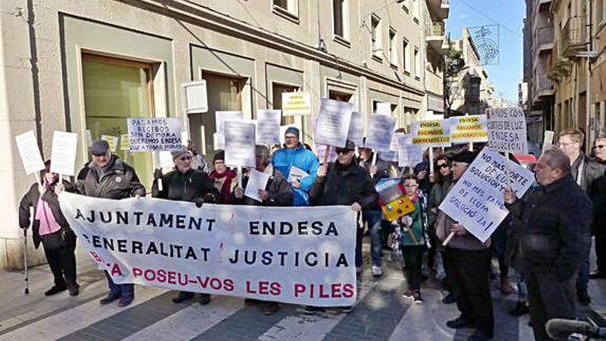 La manifestació que van fer els veïns ahir al matí, a Figueres.