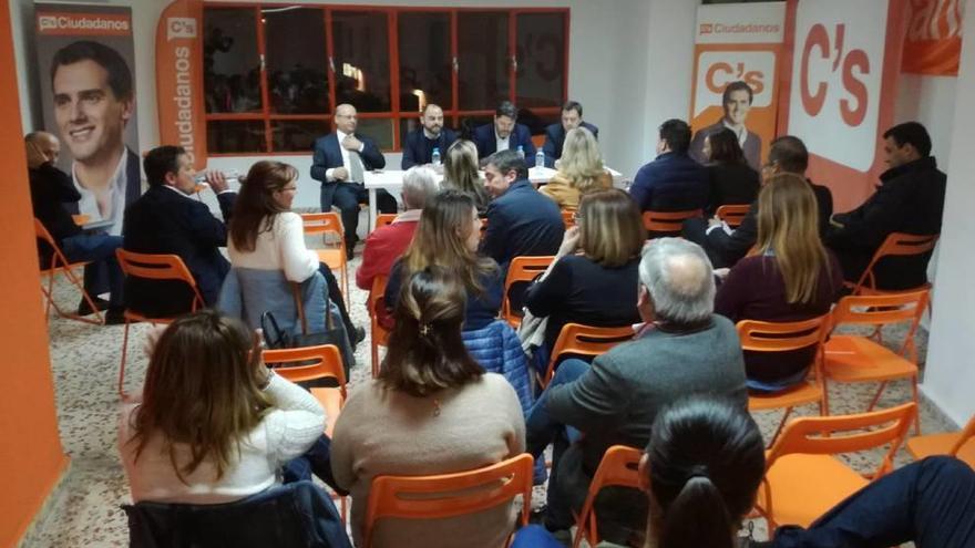 Ciudadanos empieza  a plantearse un Gobierno regional del PSOE