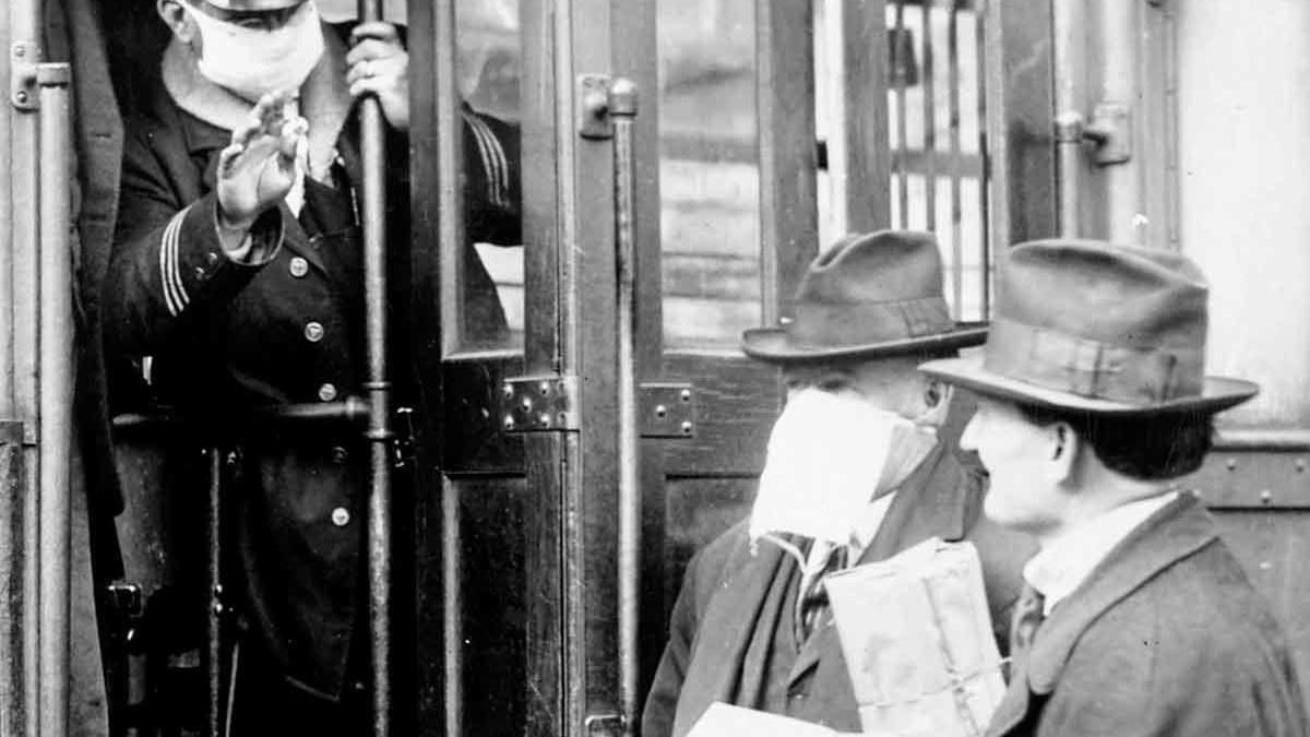 Schon 1918 durfte man mancherorts nicht ohne Maske in die Straßenbahn einsteigen (hier in Seattle, USA).