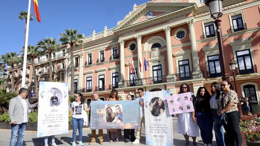 Tres familias de los fallecidos en Atalayas se querellarán contra las compañías de seguros de las discotecas
