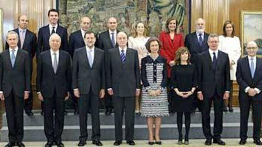 Los trece ministros de Rajoy juran su cargo ante el Rey