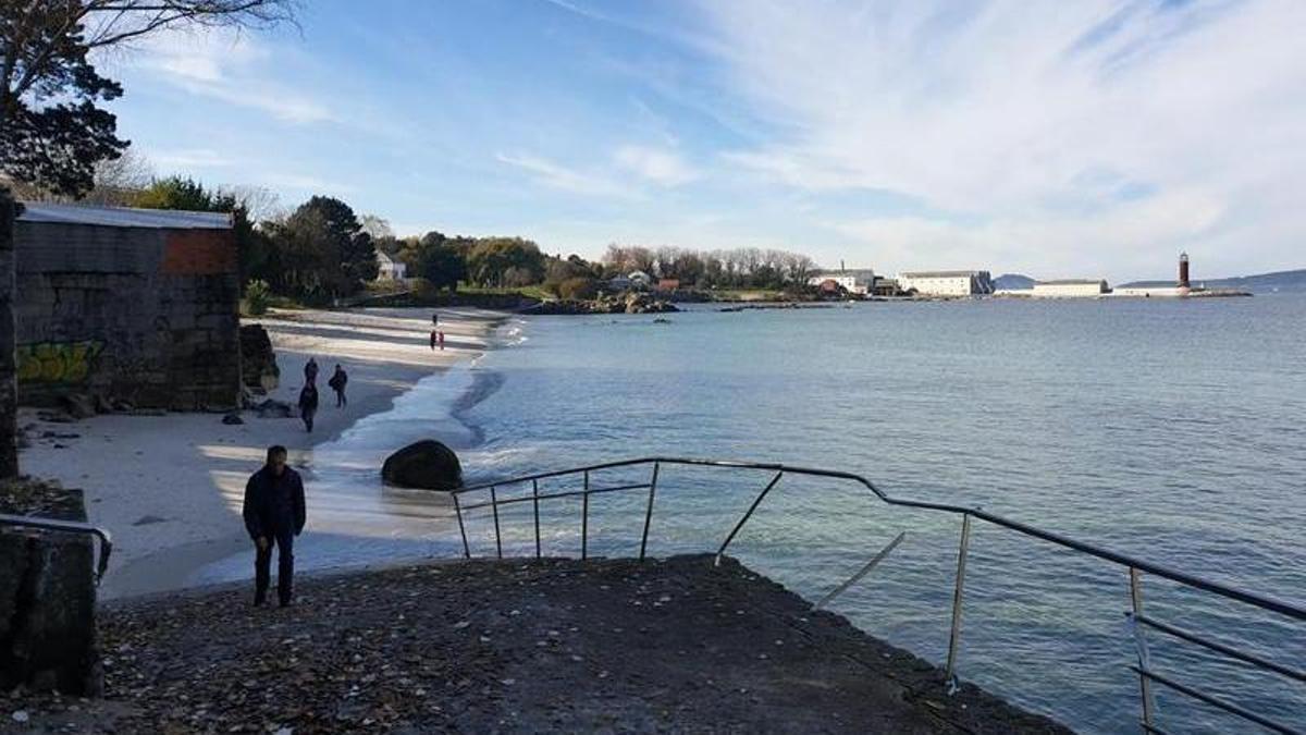 La playa de Alcabre donde se encontró el cadáver.