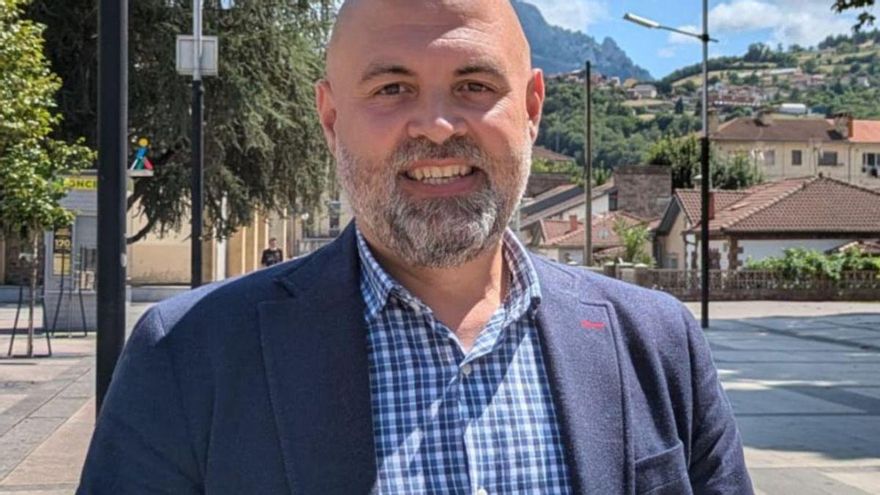 Roberto Vázquez, portavoz de Foro en Laviana: &quot;Sin recibir nada a cambio, no sé si a Laviana le favorecería ser parte de Redes&quot;
